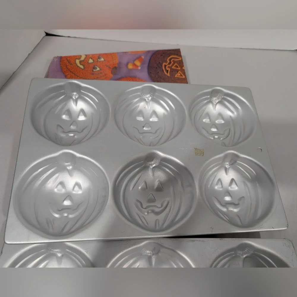 Vintage 1989 Wilton Mini Pumpkin Cake Pan - Silver